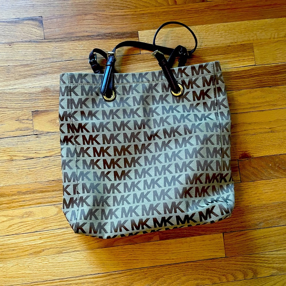 Michael Kors large bag rarely used